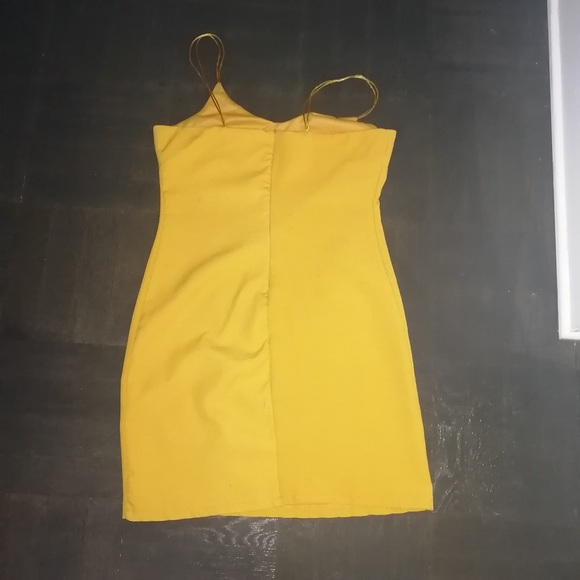 Yellow dress - Picture 5 of 7